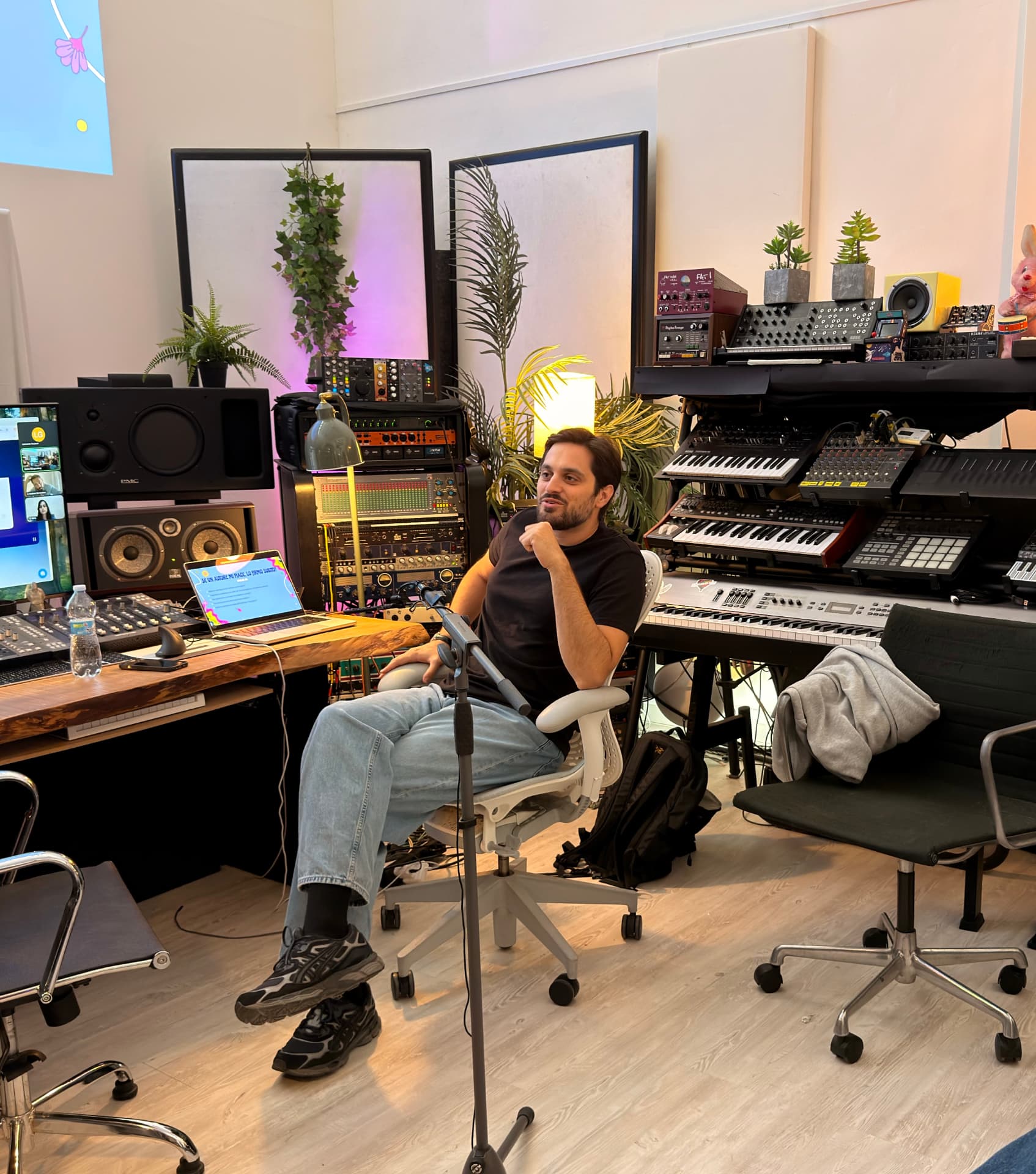 Leonardo Gussoni racconta il lavoro dell'A&R editoriale in studio